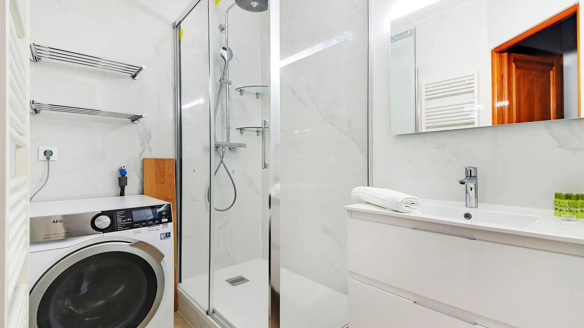 Apartament Vivez Au Coeur Du Centre De Paris! Metro A 1Min - Proche Republique Paryż